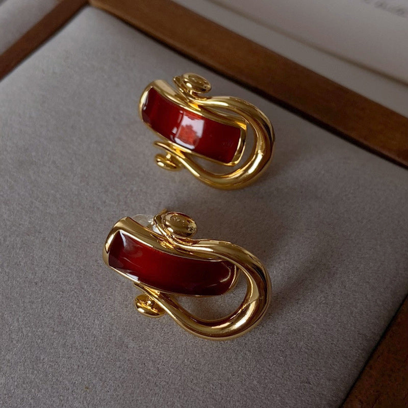 Vintage Light Luxury Gold-Plated Horseshoe Buckle Red Enamel Earrings