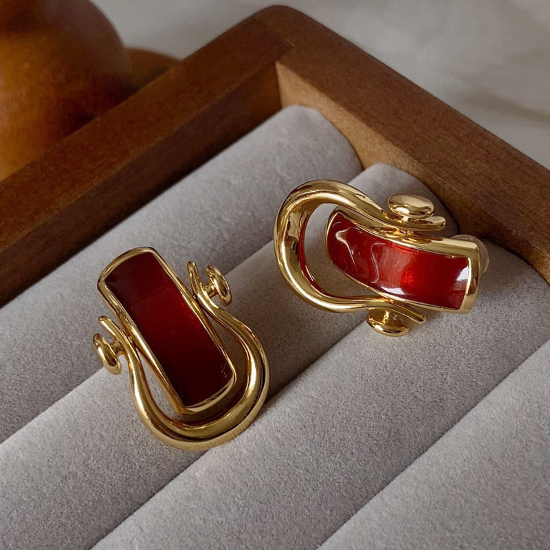 Vintage Light Luxury Gold-Plated Horseshoe Buckle Red Enamel Earrings