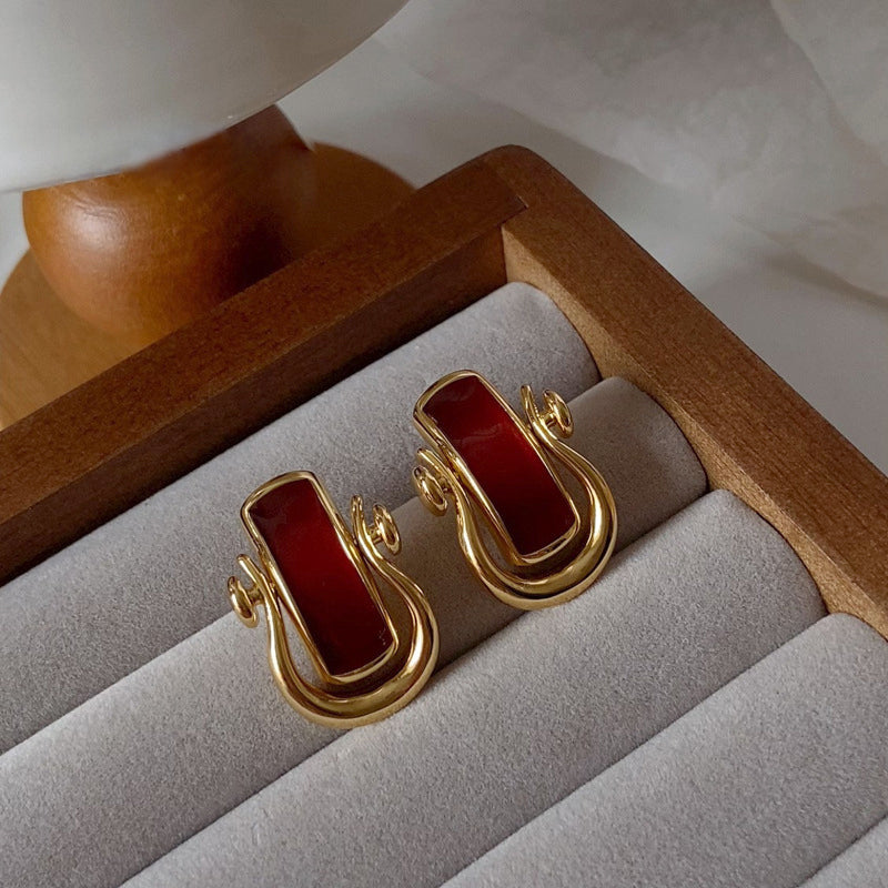 Vintage Light Luxury Gold-Plated Horseshoe Buckle Red Enamel Earrings