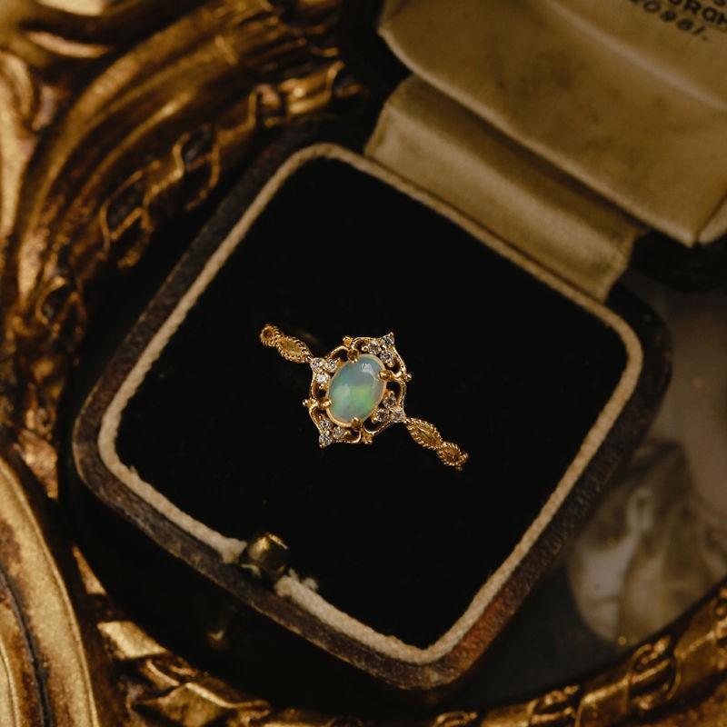 Vintage-Luxury Gold-Plated Hollow-Textured Multi-Zircon Oval Natural Opal Ring