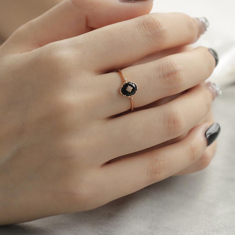 Vintage Gold-Plated Starburst Oval Faux Black Agate Ring