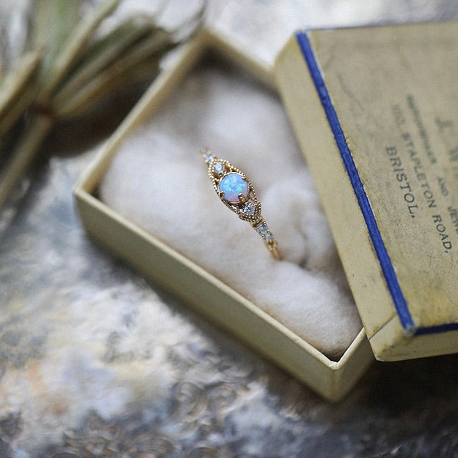 Vintage-Luxury Gold-Plated Beaded-Edge Multi-Zircon Round Iridescent Opal Ring