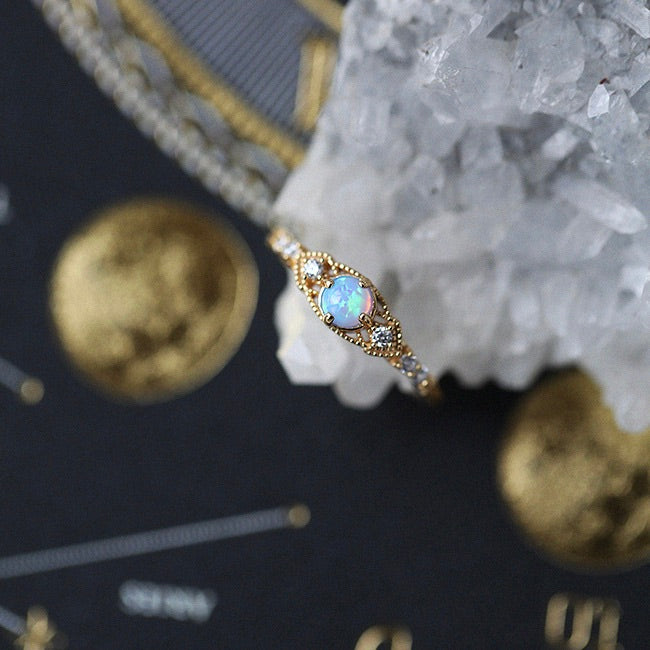 Vintage-Luxury Gold-Plated Beaded-Edge Multi-Zircon Round Iridescent Opal Ring