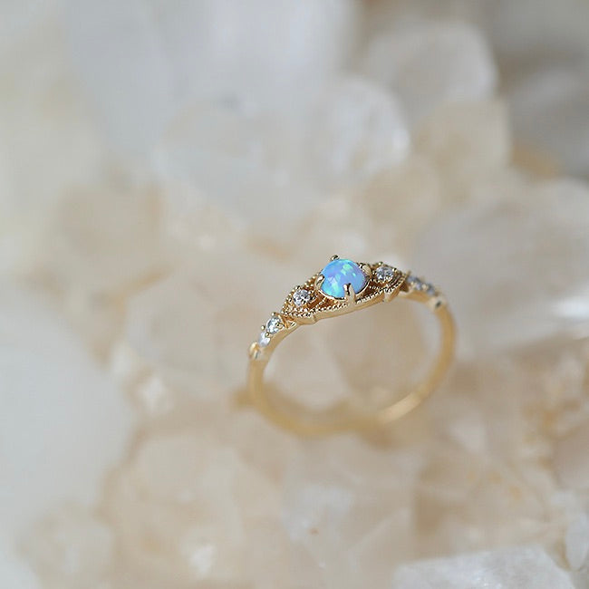 Vintage-Luxury Gold-Plated Beaded-Edge Multi-Zircon Round Iridescent Opal Ring