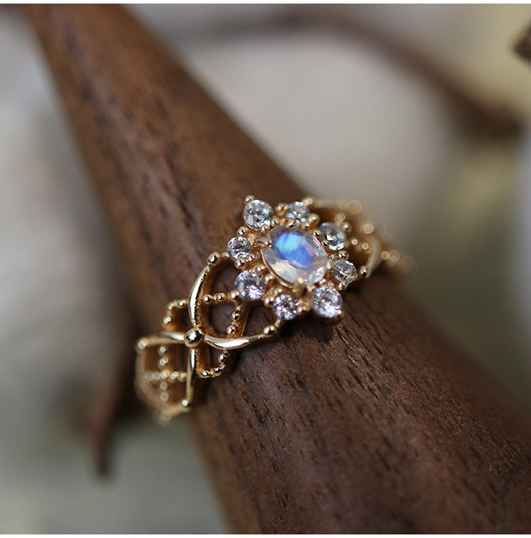 Vintage-Luxury Gold-Plated Hollow-Patterned Multi-Round Zircon Oval Moonstone Ring