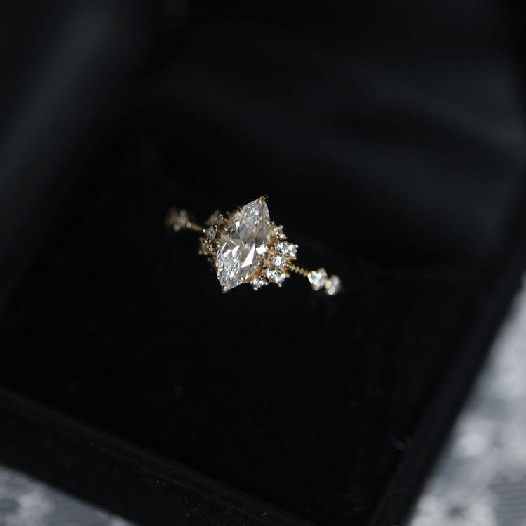 Vintage Gold-Plated Slim-Band Multi-Round Marquise-Shaped High-carbon diamond Ring