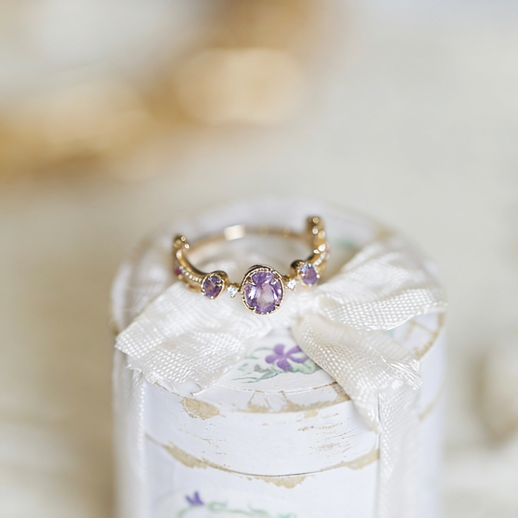 Vintage-Luxury Gold-Plated Thin-Band Multi-Zircon Oval Amethyst Ring