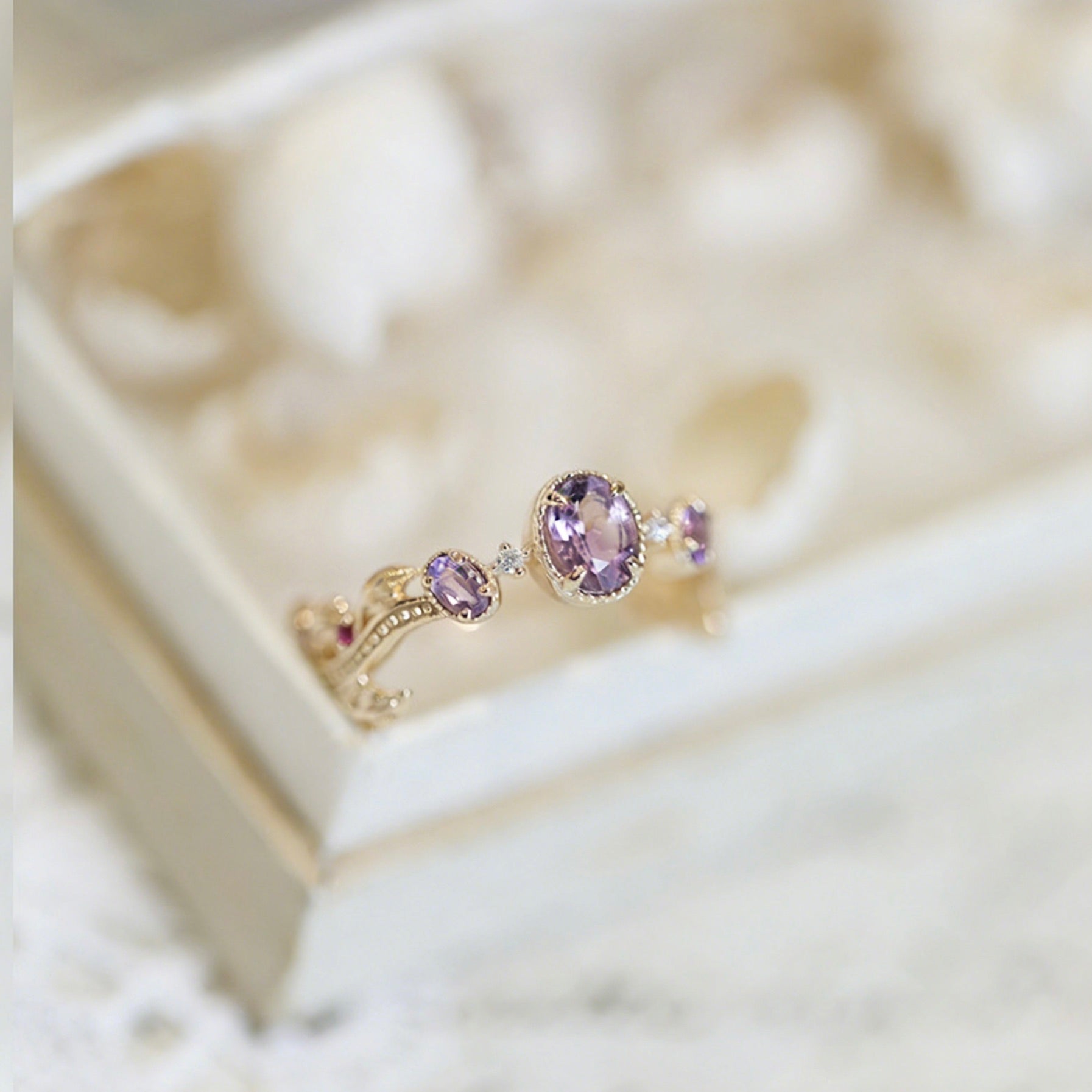 Vintage-Luxury Gold-Plated Thin-Band Multi-Zircon Oval Amethyst Ring