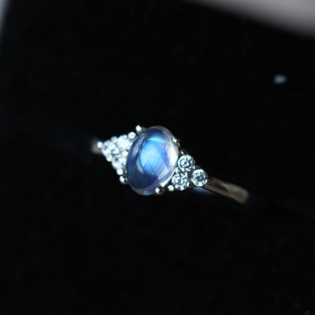 Silver-Plated Slim-Band Multi-Zircon Oval Natural Moonstone Ring