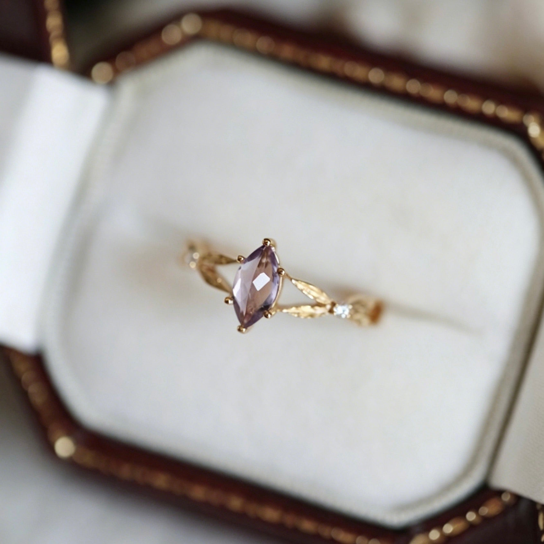 Vintage Luxury Gold-Plated Leaf-Textured Multi-Zircon Marquise-Shaped Amethyst Ring