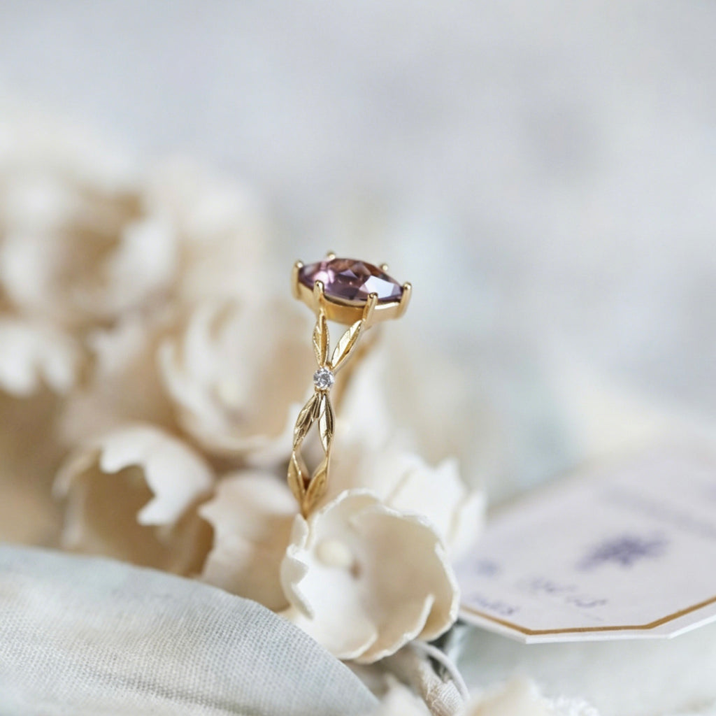 Vintage Luxury Gold-Plated Leaf-Textured Multi-Zircon Marquise-Shaped Amethyst Ring