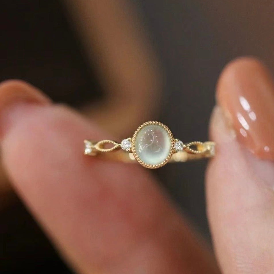 Luxury Vintage Gold-Plated Twisted-Hollow Multi-Zircon Simulated Ice Chalcedony Ring