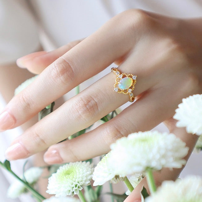 Vintage Gold-Plated Four-Petal Flower Natural Opal Ring