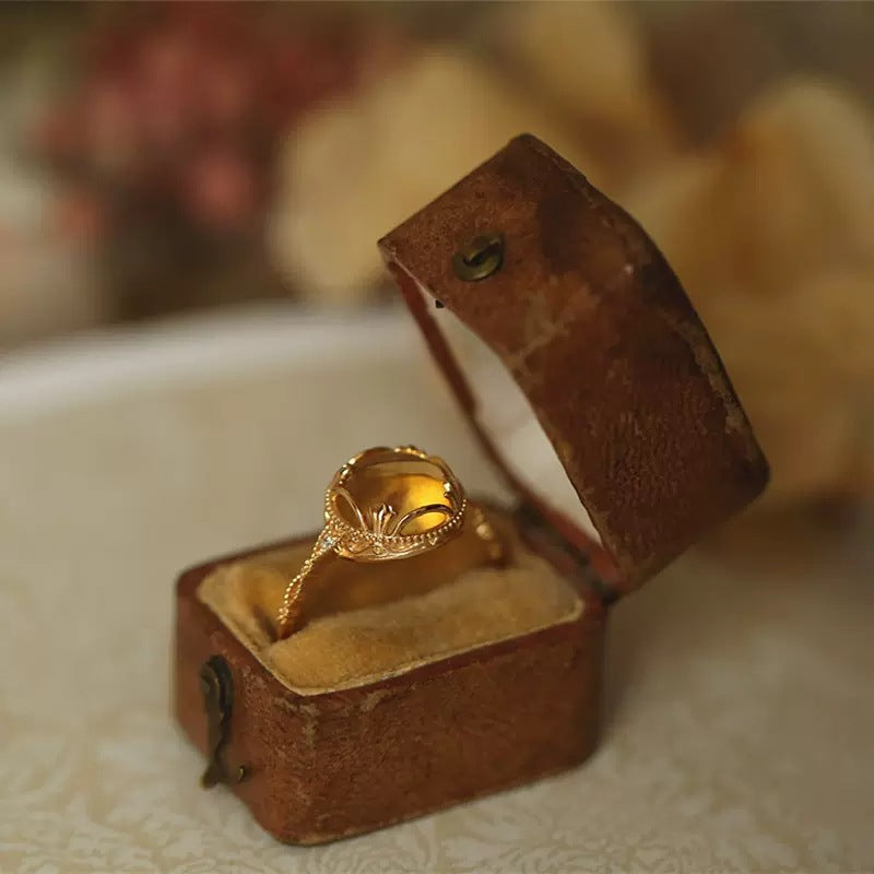 Vintage Luxury Gold-Plated Lace Pattern Natural Cabochon Citrine Ring