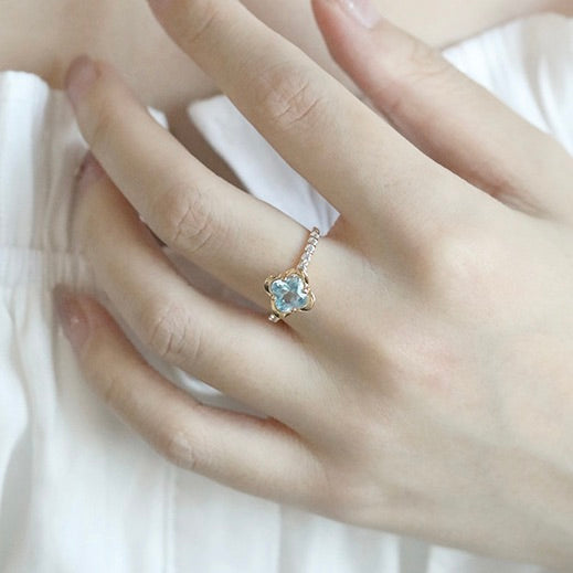 Luxury Gold-Plated Clover-Shaped Multi-Zircon Light Blue Topaz Ring